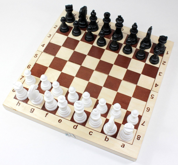 igra_nastolnaya_shakhmaty_plastmassovye_pole_29kh29_sm_1